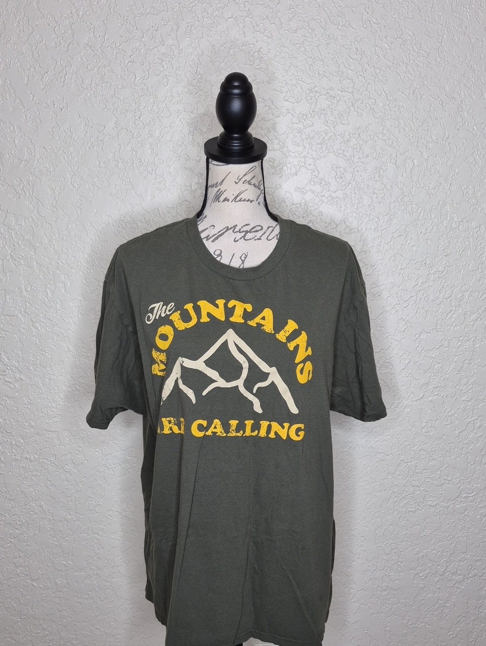 Bioworld "The Mountains Are Calling" T-Shirt Size XL